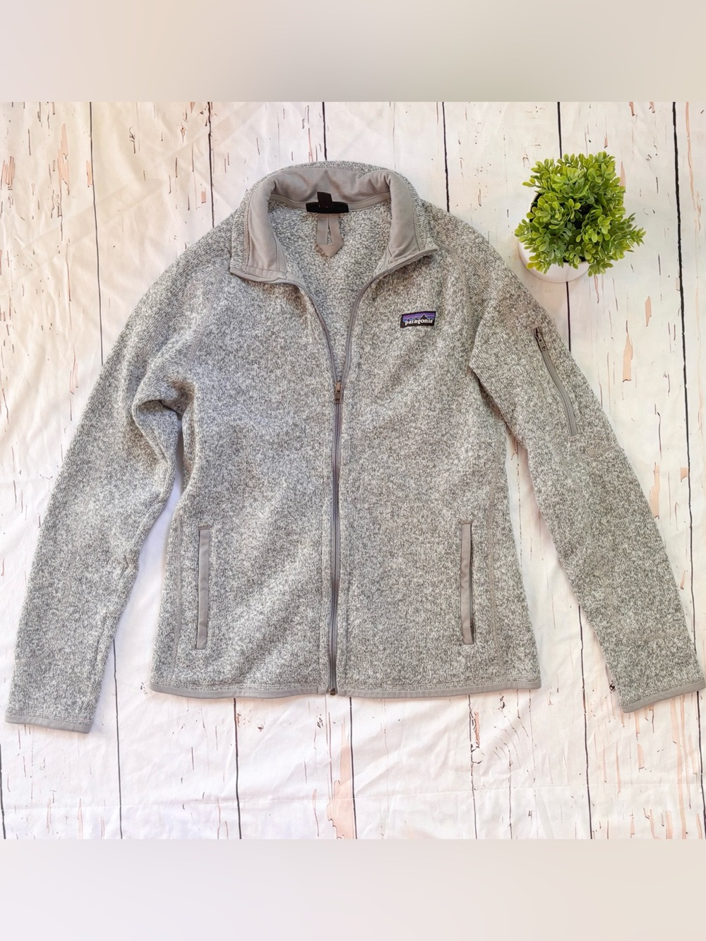 Patagonia Women’s Heather Gray Full-Zip Teddy Fleece Jacket